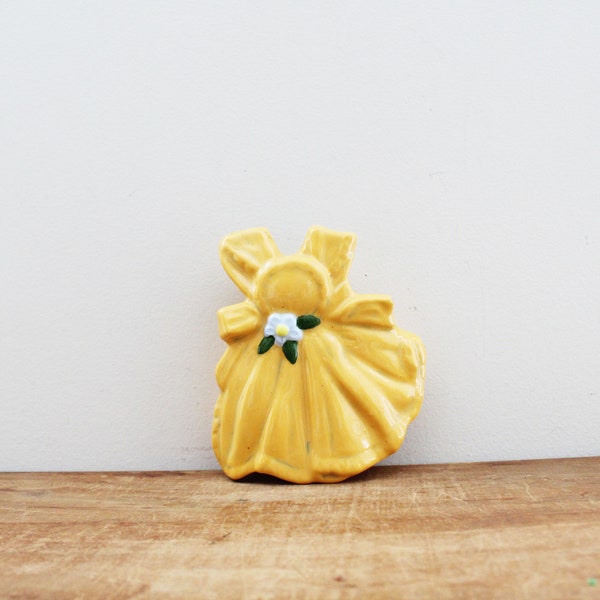 SMALL FLAWS vintage 60s Sunny Yellow Floral Apron Dress Scissor Holder or Wall Pocket Hanging Vase