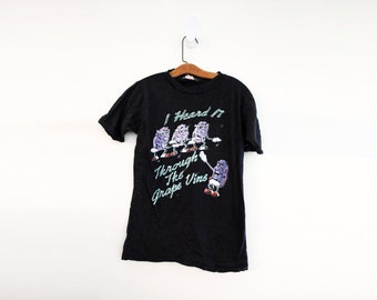 DISTRESSED vintage 80s California Raisins I Heard It Through The Grapevine Novelty Print T Shirt Gender Neutral XS S