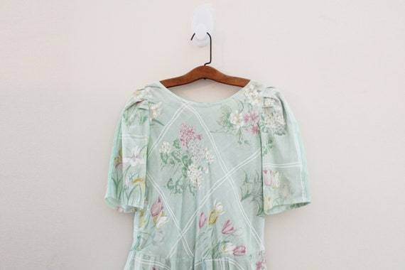AS IS vintage 80s Pastel Mint Green Tulips & Hydr… - image 1