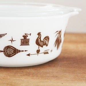 vintage Pyrex Early American White & Brown 472 Covered Casserole Baking Dish  1 1/2 Pint