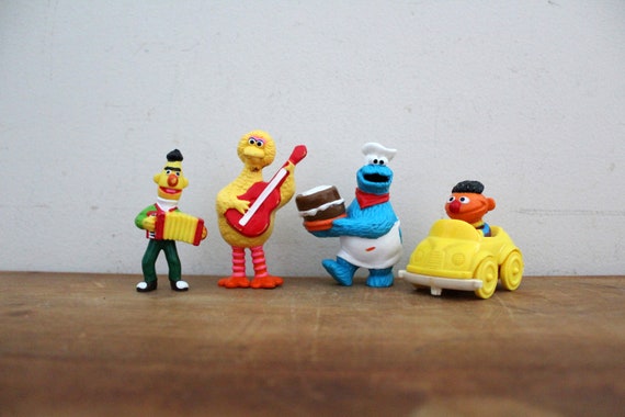 cookie monster plastic toy