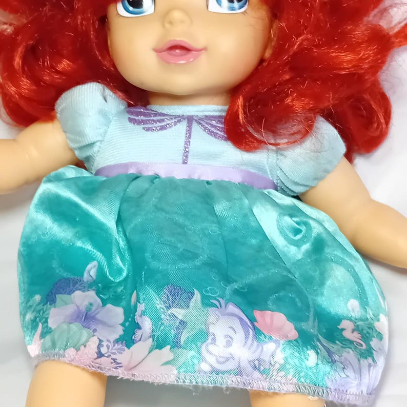 Jakks Pacific Disney Princess Baby Ariel Deluxe Toddler Doll La Sirenetta LEGGI immagine 5