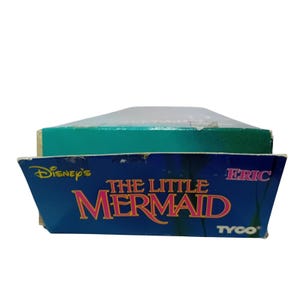 Conjunto com 2 bonecos novos da Tyco Disney Princess, Príncipe Eric e Ariel da Pequena Sereia. LEIA imagem 17