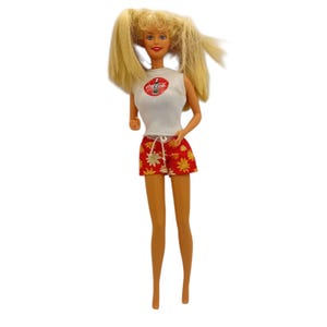 1999 VTG Coca Cola Splash Barbie Puppe weißes Hemd Sammler Modepuppe LESEN