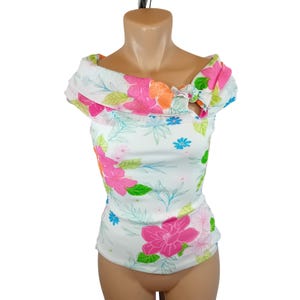 Top vintage Y2K Dynamite de malla floral con hombros descubiertos y lazo, estilo resort, tropical bohemio, talla S