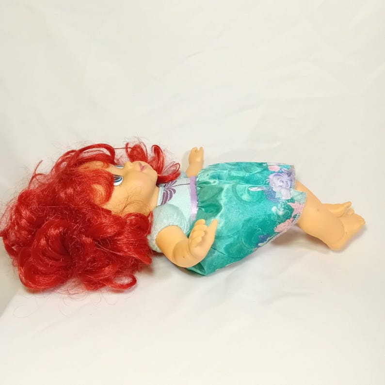Jakks Pacific Disney Princess Baby Ariel Deluxe Toddler Doll La Sirenetta LEGGI immagine 6