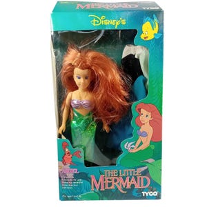 Conjunto com 2 bonecos novos da Tyco Disney Princess, Príncipe Eric e Ariel da Pequena Sereia. LEIA imagem 5