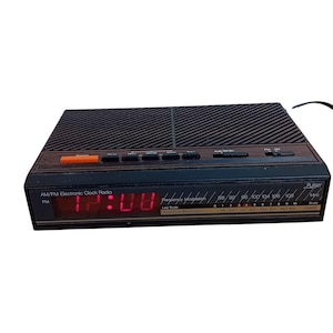 Pulsar Vintage Am/Fm Electronic Clock Radio Retro Alarm Woodgrain Bedside Tabletop Collectible Mid-Century Modern ONLY RADIO WORKS