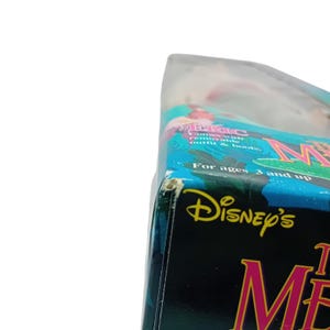 Conjunto com 2 bonecos novos da Tyco Disney Princess, Príncipe Eric e Ariel da Pequena Sereia. LEIA imagem 15