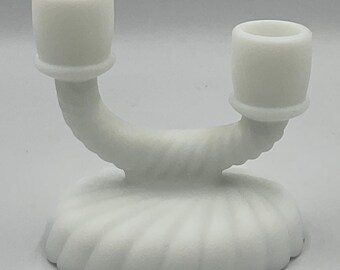 Bougeoir blanc impérial vintage à double bras en verre de lait
