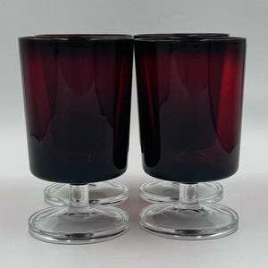 Vintage, Luminarc Arcoroc France “Cavalier” Set of 4 pcs Ruby Red Wine Glasses