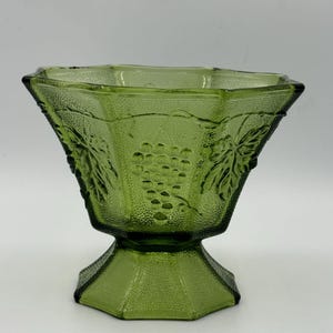Anchor Hocking Avocado Green Glass Grape Motif Pedestal Octagonal Compote Bowl