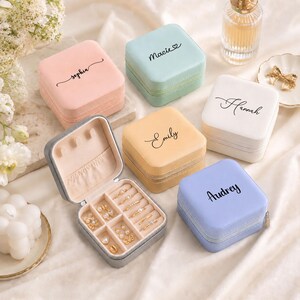 Personalized Leather Travel Jewelry Box with Name | Custom Bridesmaid Gift(CAS-7)