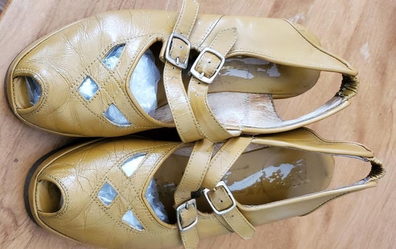 REMIX Used Vintage 1940s Style Shoes Gold Platform