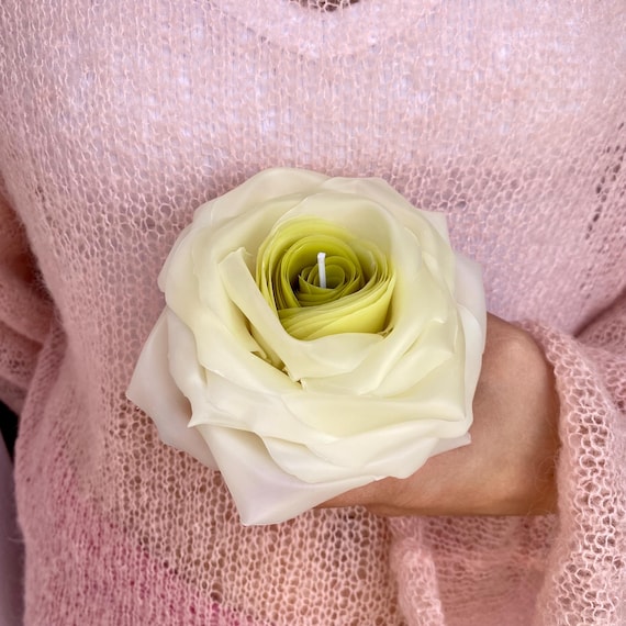 White Rose Flower Candle, Handmade Rose Petal Candle, Floral Gift for Her, Aesthetic Rose Decor, Elegant Wedding Gift, Organic Wax Candle