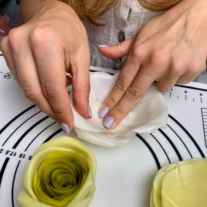 Decorative and natural white rose candle, crafted from pure soy for an aesthetic, cottagecore-inspired candle wedding favor.