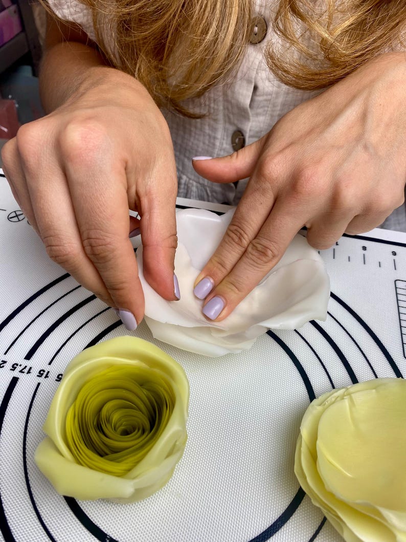 Decorative and natural white rose candle, crafted from pure soy for an aesthetic, cottagecore-inspired candle wedding favor.