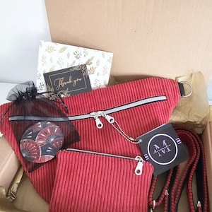 Coffret cadeau artisanal femme-sac banane velours côtelé bordeaux, porte-monnaie et miroir de poche assorti-idée cadeau original fait main