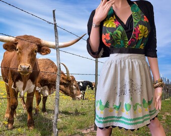 Kissing Cow Vintage Country Apron: Cotton Half Apron with Tropical Halter
