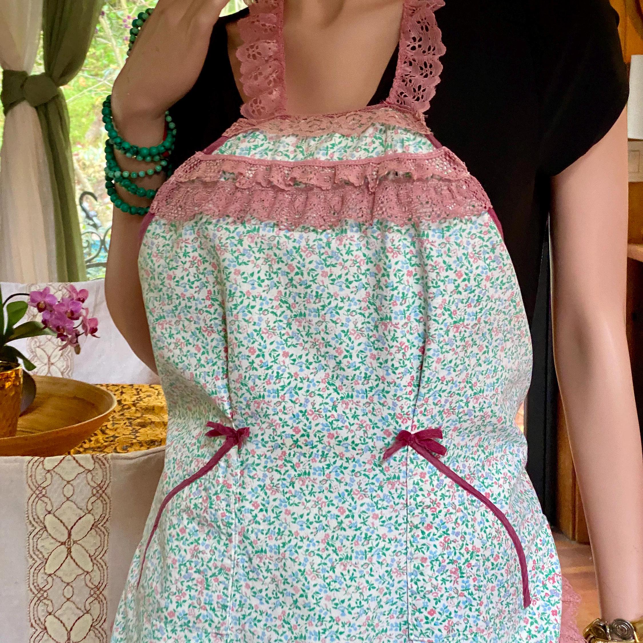Vintage Floral Bib Apron: 1940s Cotton, Pink Lace Trim - Etsy