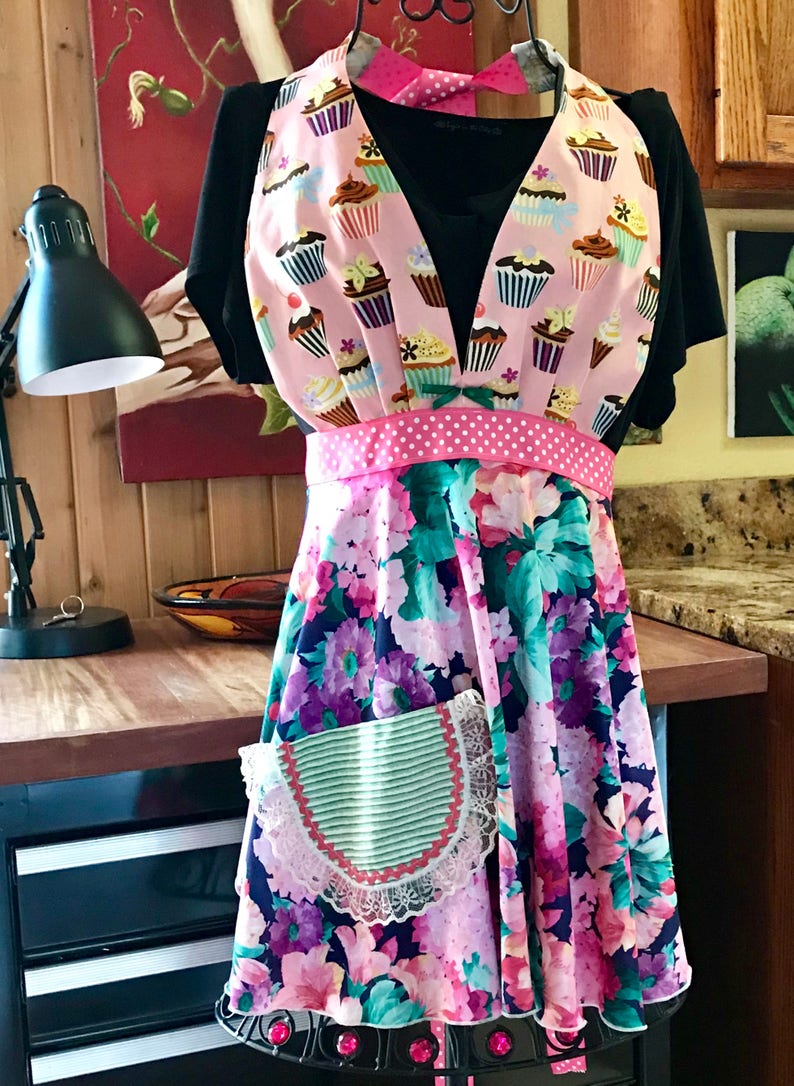 Sweet Cupcake Apron Pink Aprons for women This Cupcake Halter Apron is so cool Retro apron with a soft flowing fabric with flowers Great Fit
