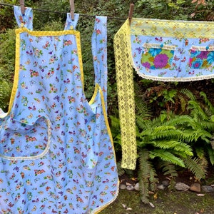 Matching Mother Daughter Aprons: Blue Floral Cotton, Vintage Lace