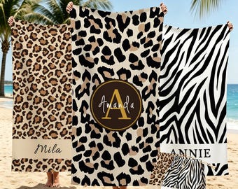Personalisiertes Strandtuch mit Leopardenmuster und Namen, Poolhandtuch mit Tiermotiv, Strandaccessoire für den Sommerurlaub, Geschenk für den Familienausflug an den Strand, Handtuch für Brautpaare