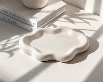Biologisch gegolfde keramische opvangbak | Minimalistische sieradenschaal, make-updecor