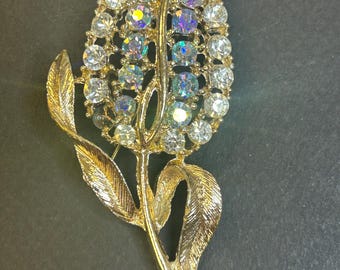 Beautiful! Vintage rhinestone flower brooch