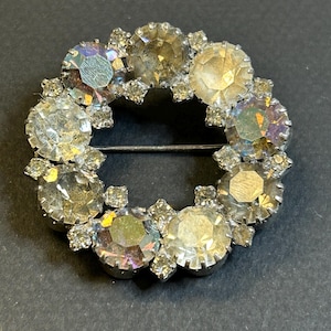 1950s Vintage Rhinestone Circle brooch