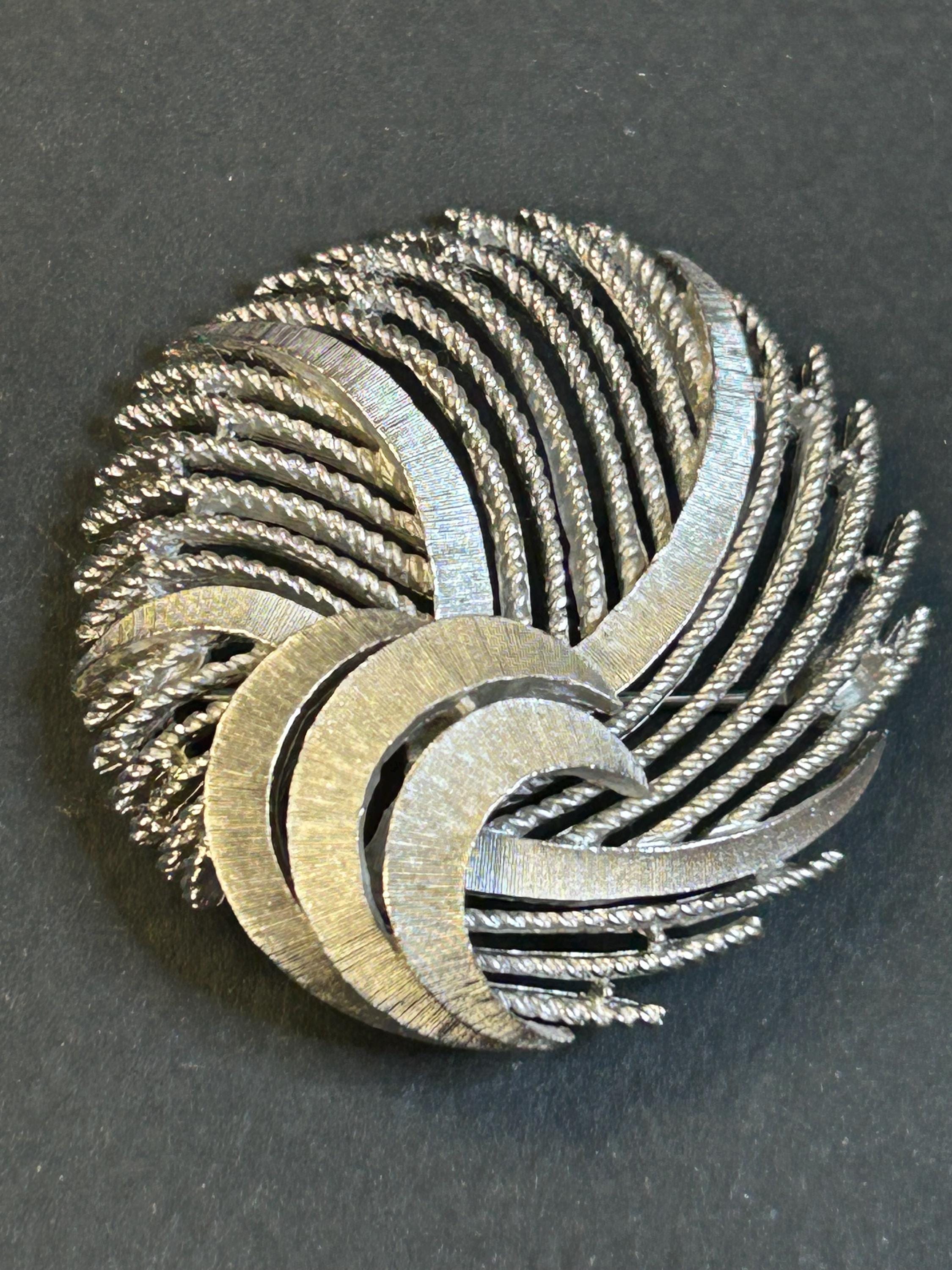 ヴィンテージ トリファリ サイン入り クラウン ピンホイール ブローチ