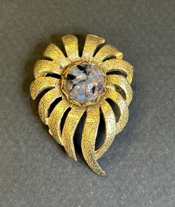 Rare!! Vintage Mi amore’ flower brooch