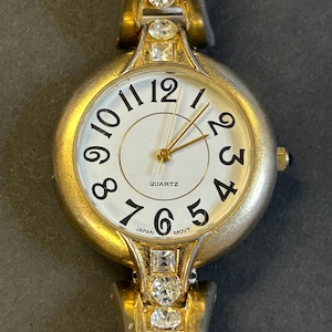 Ladies Vintage Avon watch