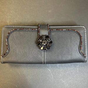 Cartera de piel auténtica negra con abalorios hechos a mano