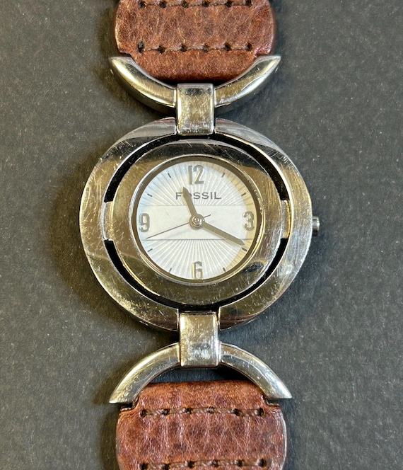 Fossil vintage ladies wristwatch Vintage Silver-tone Fossil Watch for Women | Fossil Quartz  main image 3