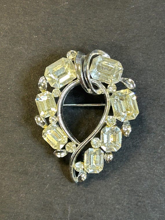 Lisner signed Rhinestone Brooch - image 2