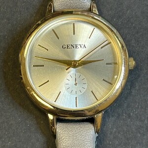 Womans Geneva fashion watch