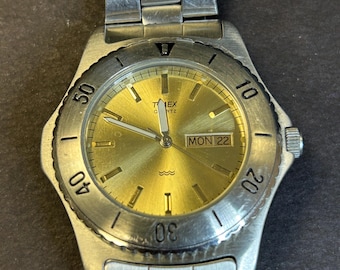 Mens Vintage Timex water resistant watch