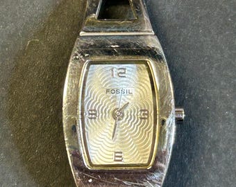 Ladies Fossil F2 30 meter watch