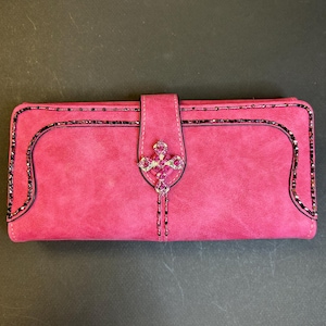 Cartera de piel auténtica color rosa con abalorios hechos a mano