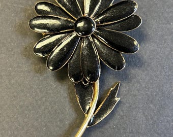 1960s Enamel Daisy flower brooch