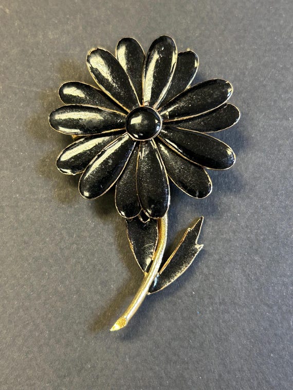 1960s Enamel Daisy flower brooch