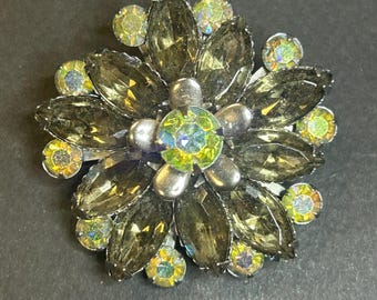 1950s Rhinestone flower brooch