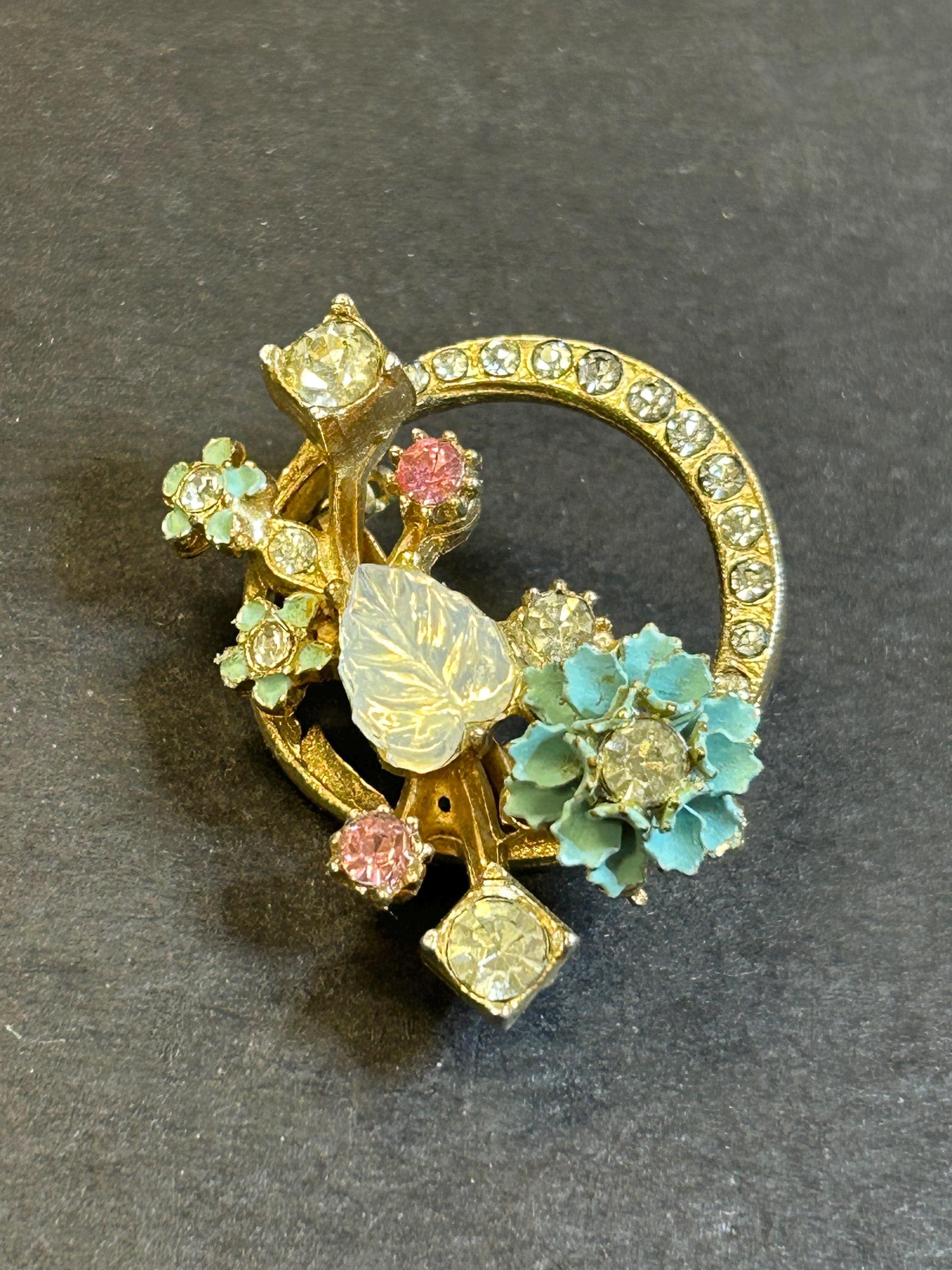 1950s'　yellow　flower rhinestone brooch Vtg 1950's 3D Yellow Glass Rhinestone Daisy Flower Brooch