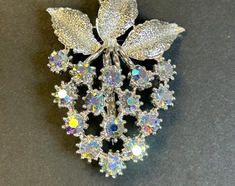 Gorgeous! 1960s Vintage grape cluster brooch