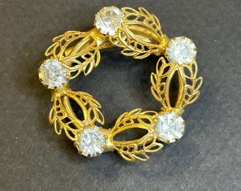 Beautiful, Vintage filigree wreath brooch