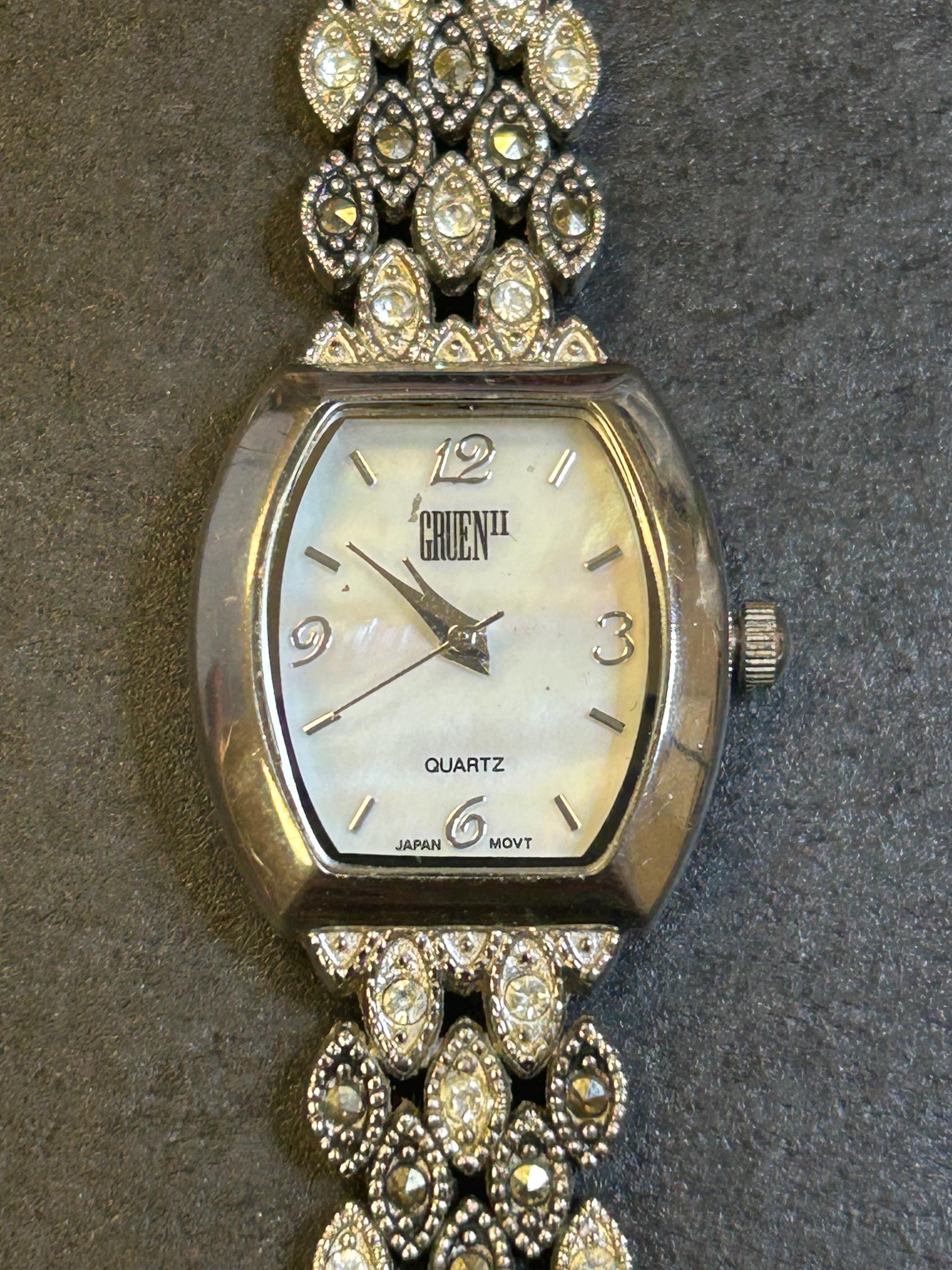 Gruen II Gold and Cream Quartz Watch ☑️Available Beautiful Gruen Curvex Quartz Watch FRANKLIN  main image 4