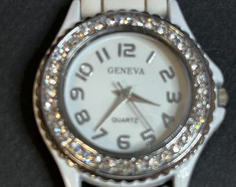 Rhinestone Bezel Watch with White Silicone Strap, Mother-of-Pearl Dial, Quartz 2000s Women main image 3