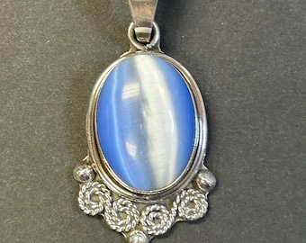 Beautiful! Vintage Sterling Silver and Moonstone pendant