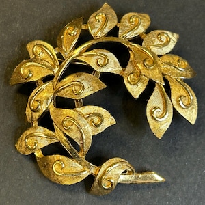 1970s Vintage Trifari leaf brooch